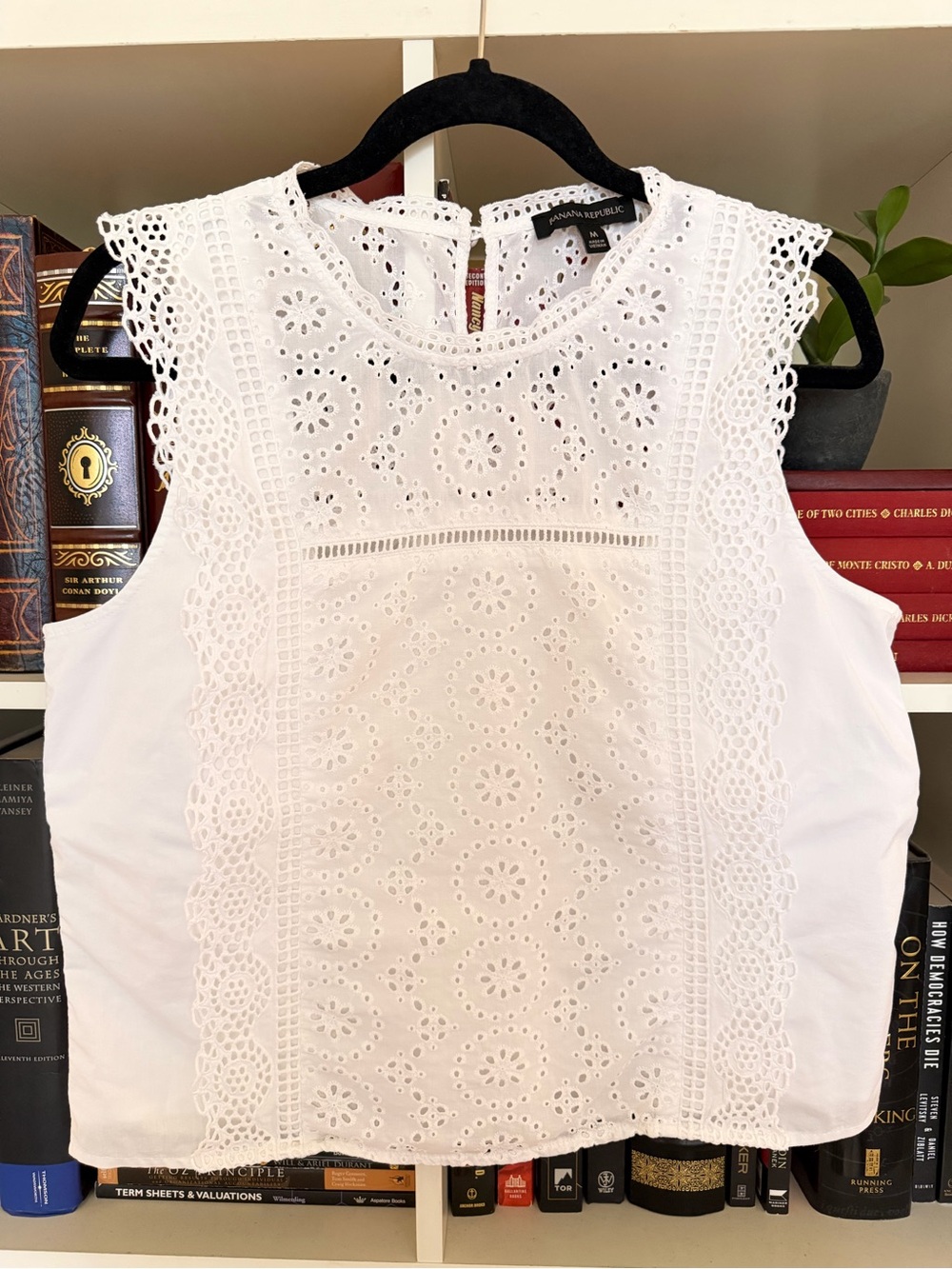 Banana Republic White 100% Cotton Floral Eyelet Lace Top Size M